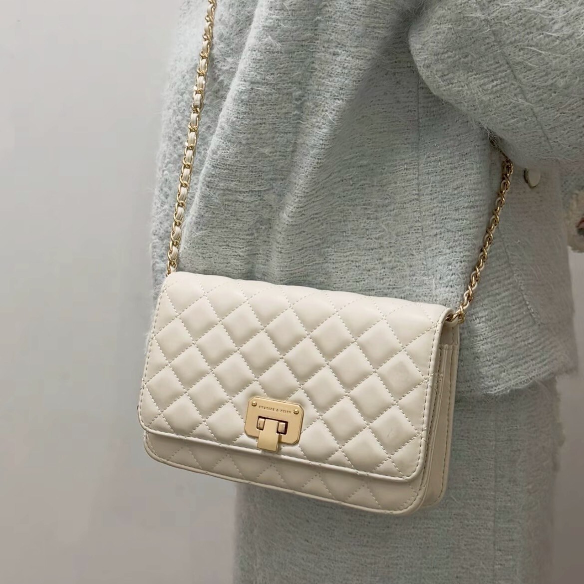 CHARLES & KEITH 小CK 菱格紋鍊條包 黑/白 側背包 肩背包 WOC包