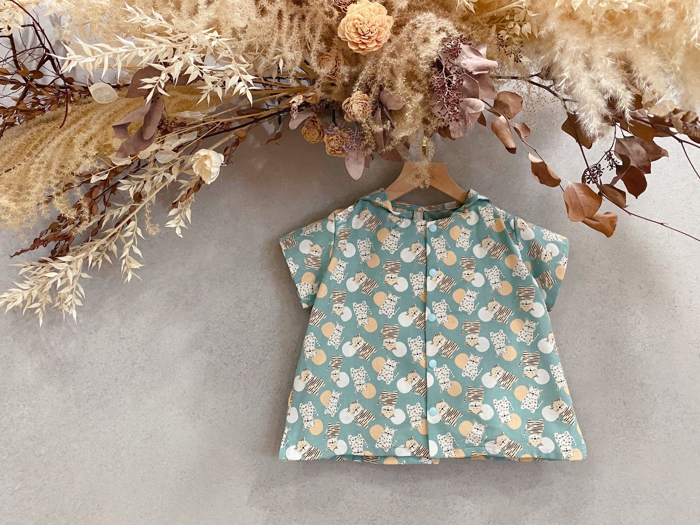 薄荷綠底月亮老虎 海軍領短袖上衣(110)