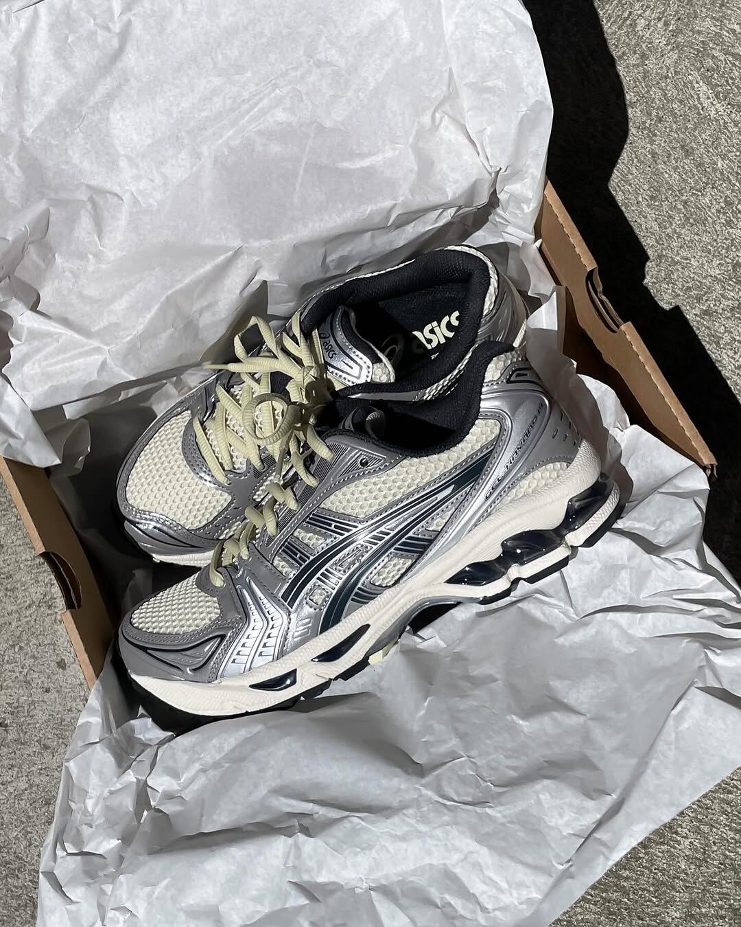 ASICS GEL-KAYANO 14 "OYSTER WHITE" 海鹽灰銀 仿舊 復古 金屬色 黃綠 奶油底 男女鞋 1203A537-250 / 預購