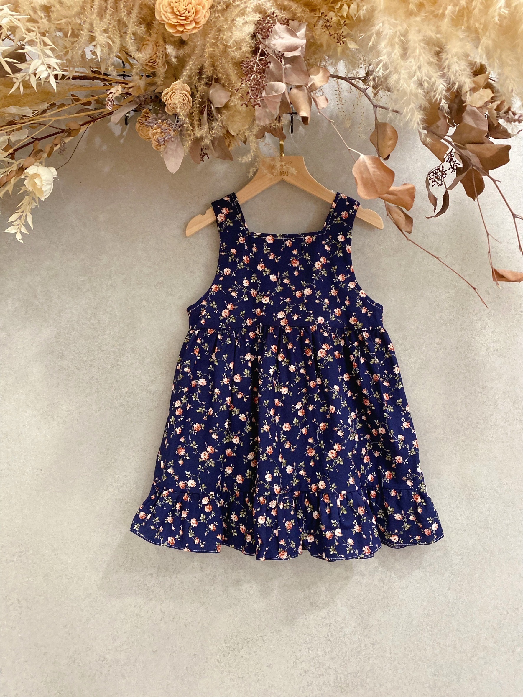 深藍底粉花卉 方方背心魚尾長洋裝(100)