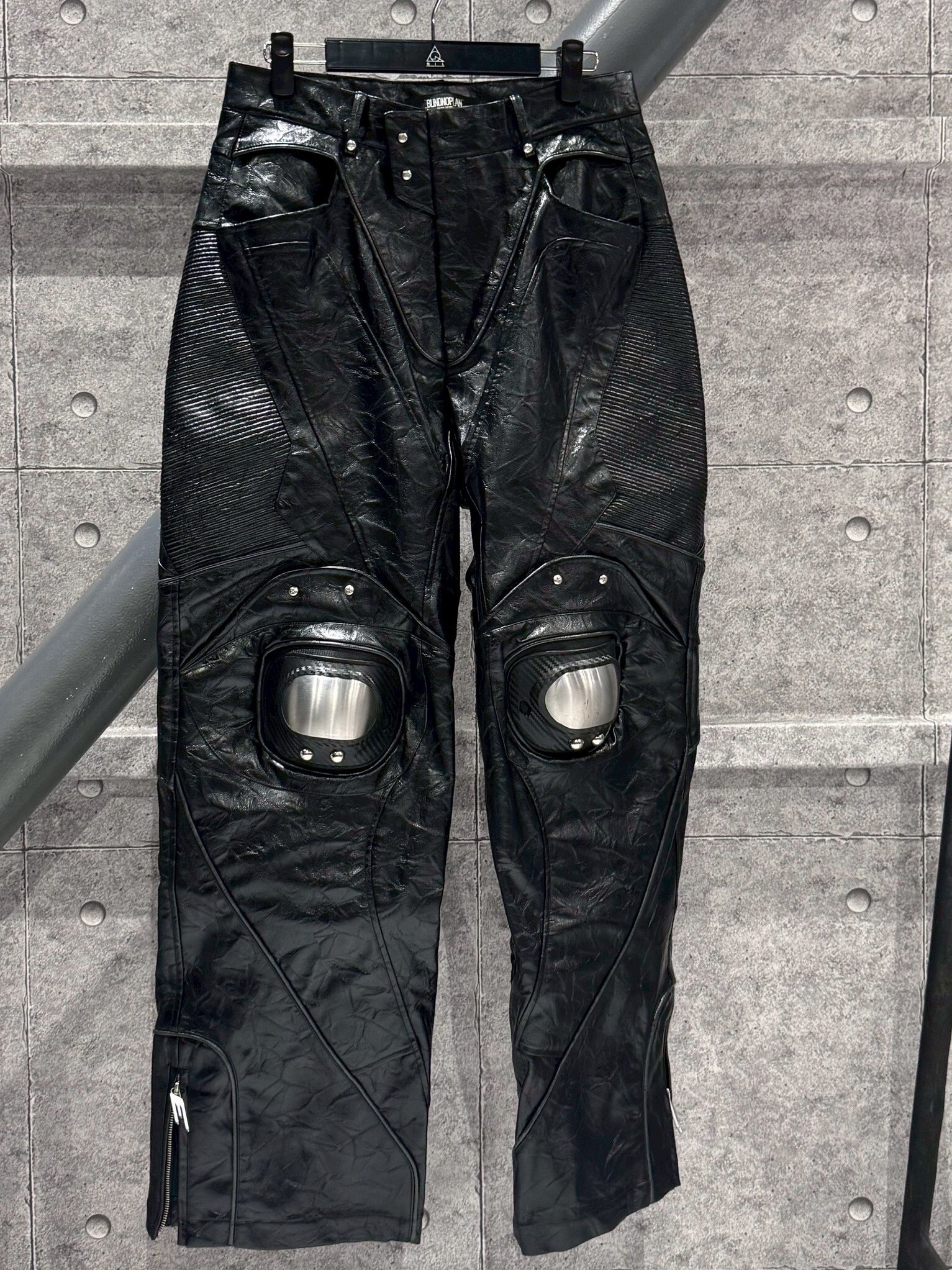 BLINDNOPLAN 金屬護甲 機車皮長褲