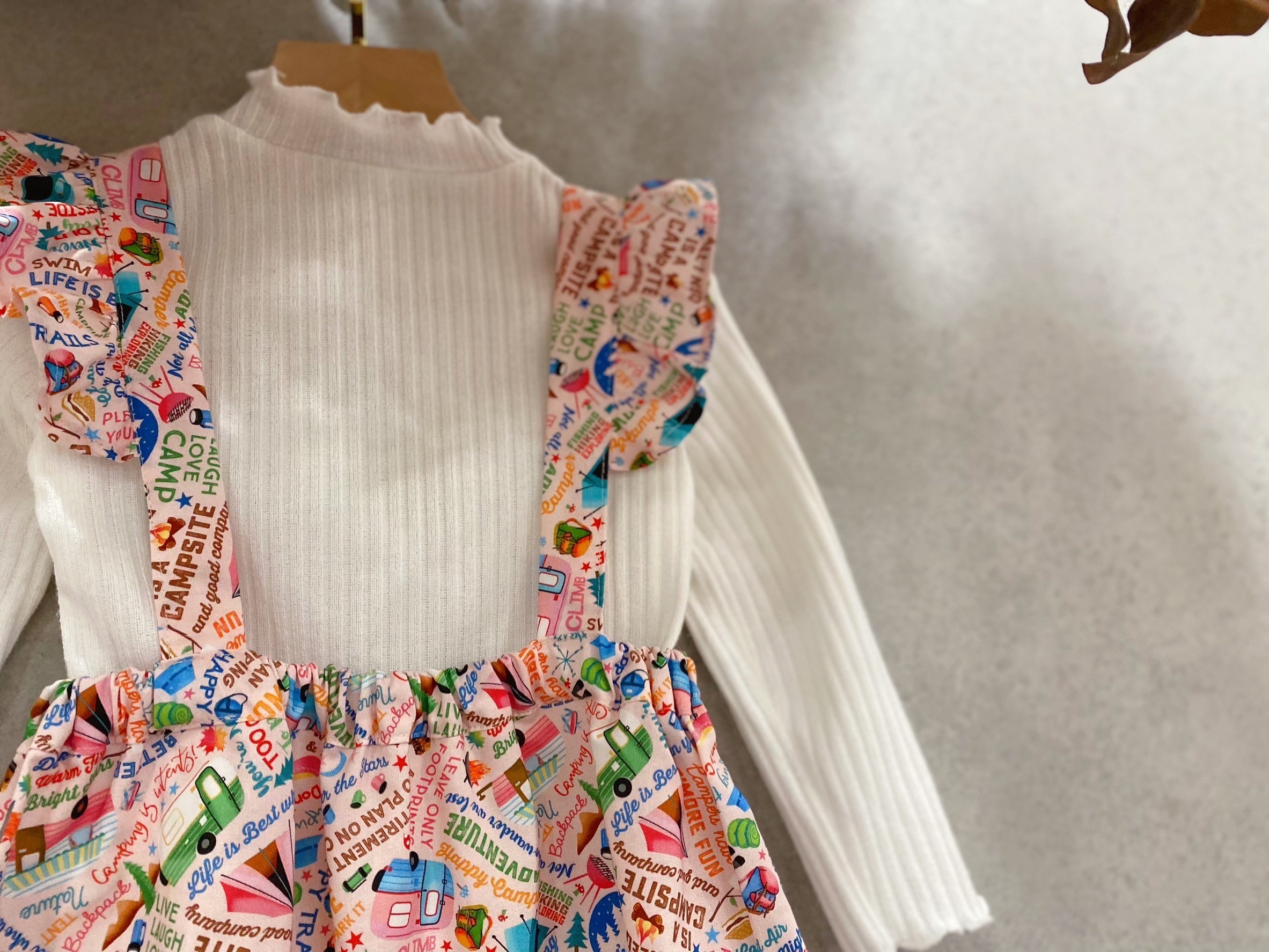 粉紅露營車 荷葉吊帶短裙(100)