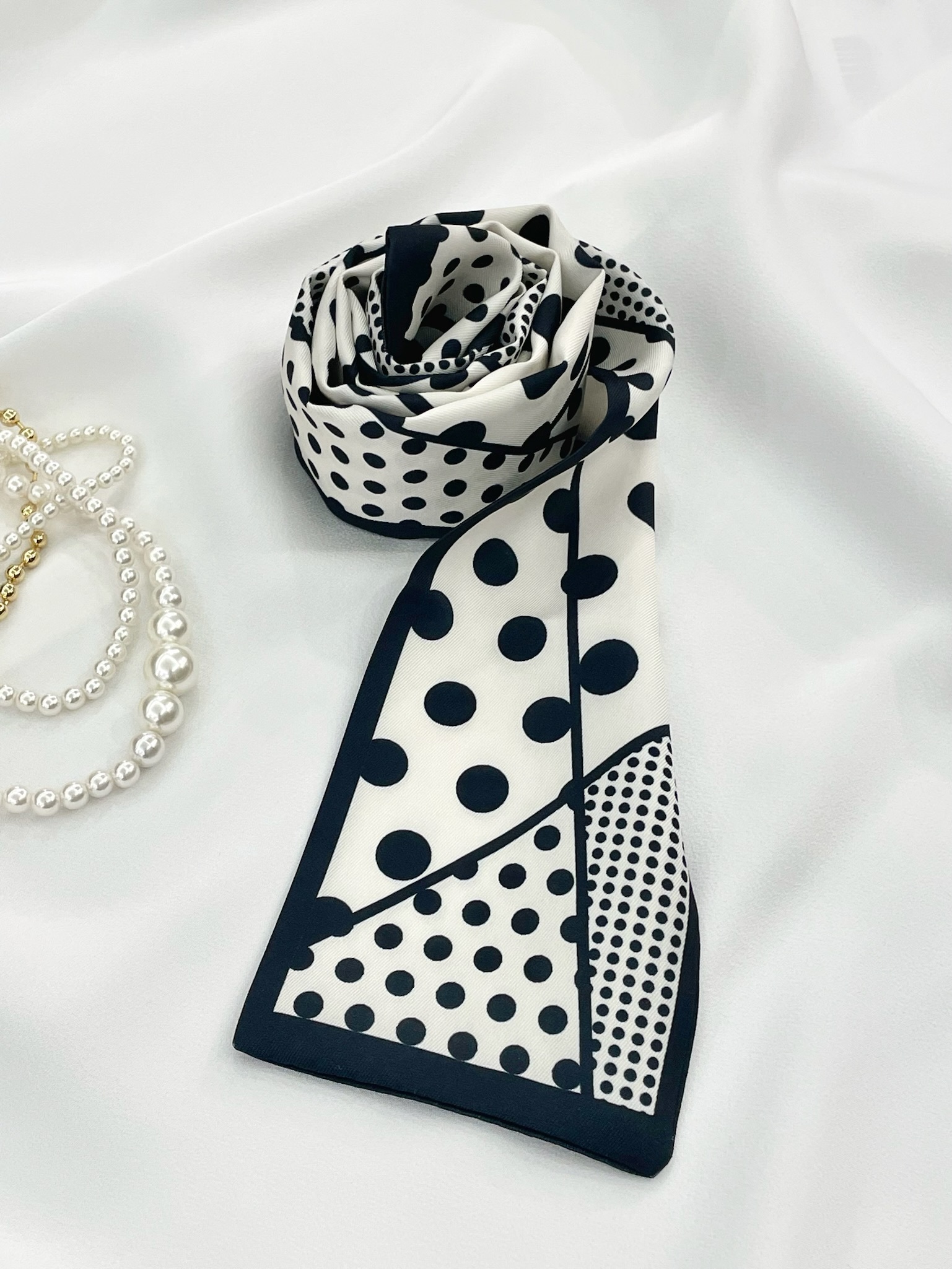 絲滑質感點點領巾