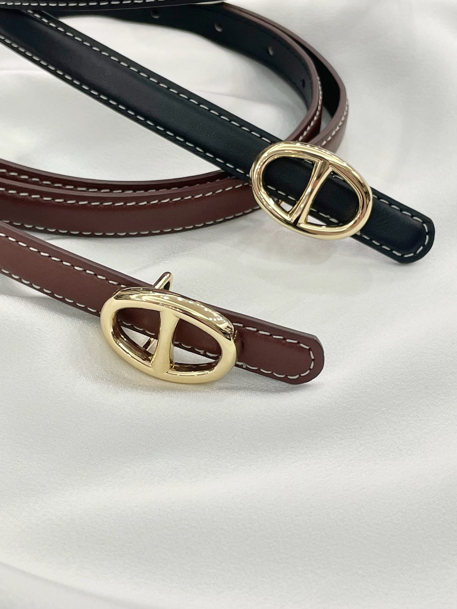 橢圓金釦真皮皮帶