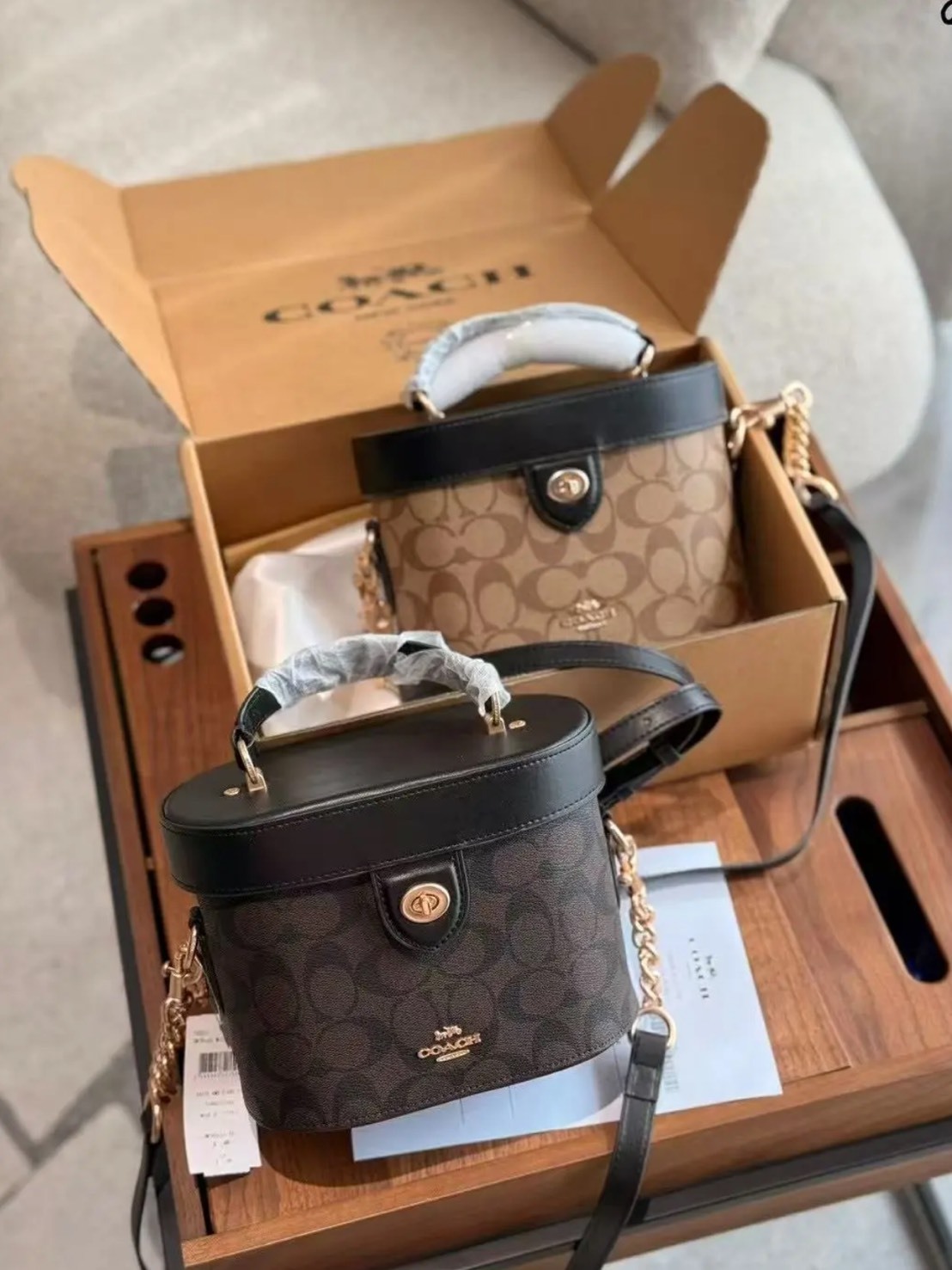 COACH 經典老花 盒子包 小號