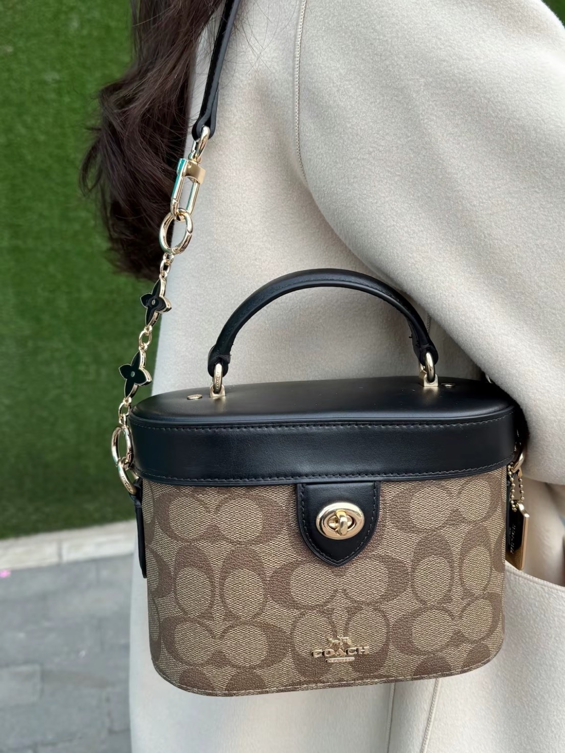 COACH 經典老花 盒子包 小號