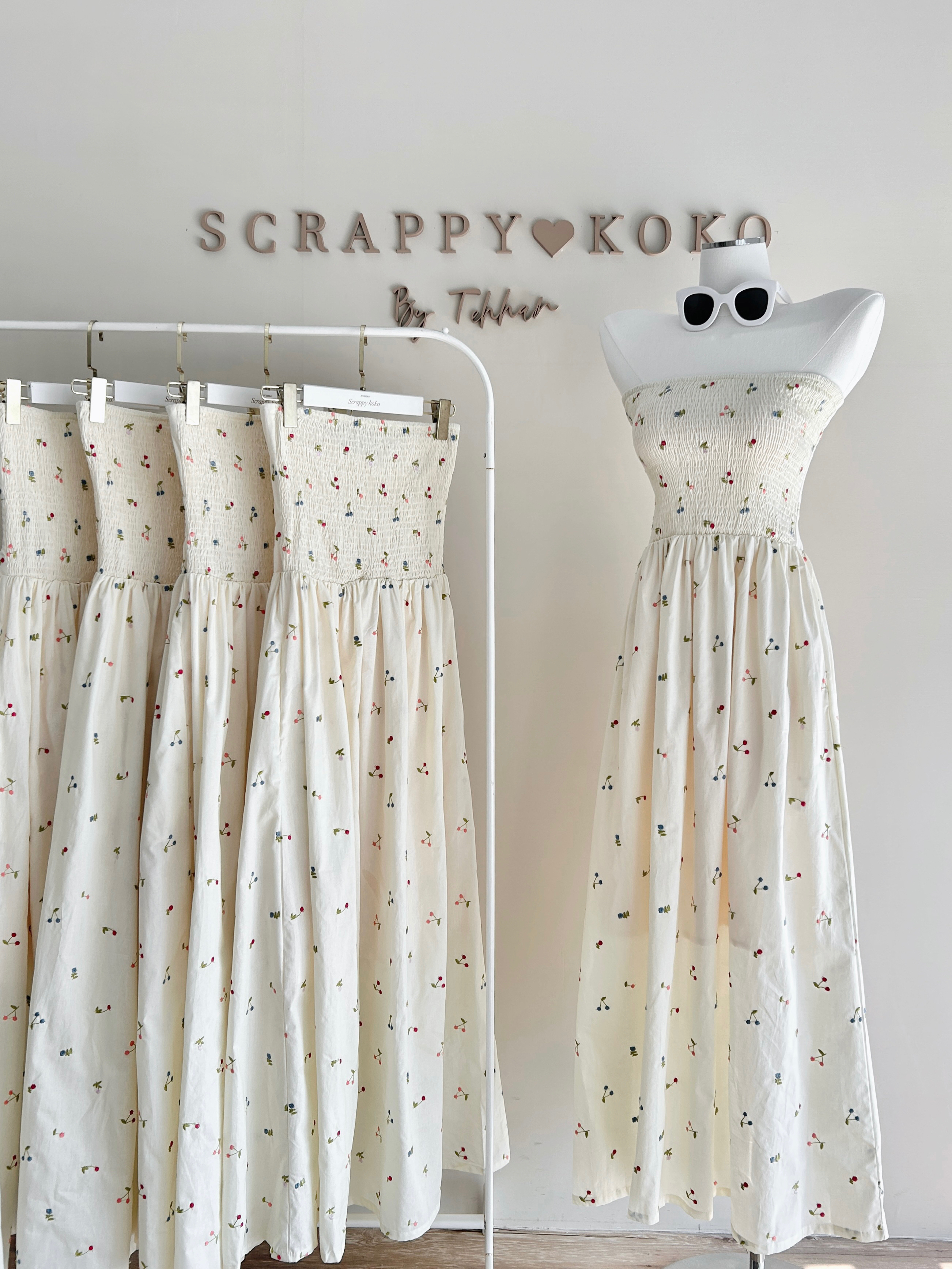 Cherry Moon 櫻桃刺繡平口洋裝