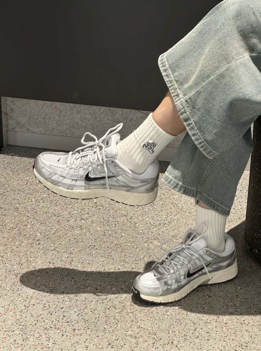 <現貨><2025新款液態銀!!> NIKE P-6000 White Metallic Silver 奶油底 白銀黑勾 液態銀 CD6404105