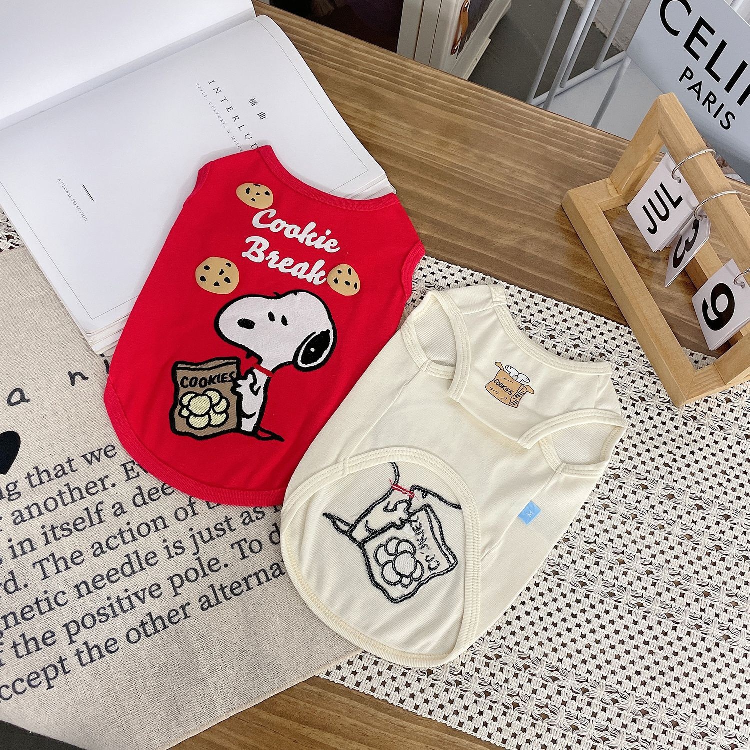 宠物衣服卡通刺绣 卡通背心  尺寸表在最后一张图