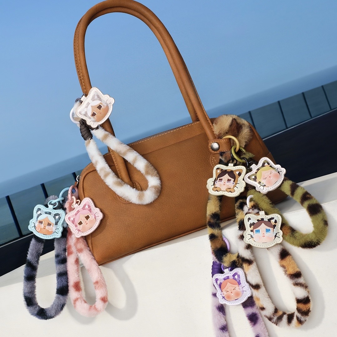 CRYBABY 哭娃 豹豹貓貓系列 絨毛 手機掛繩 鑰匙圈 吊飾 盲盒 / 預購