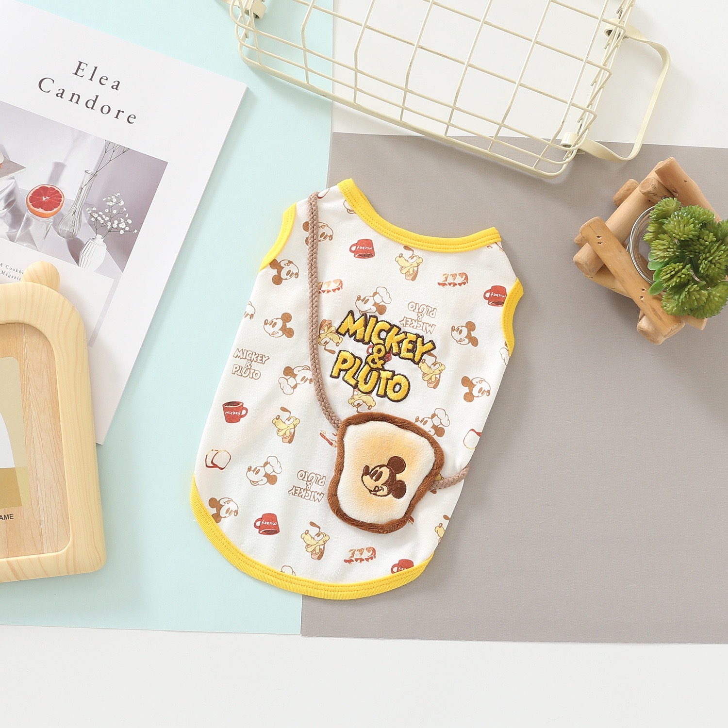 宠物衣服卡通刺绣 卡通印花背心 尺寸表在最后一张图