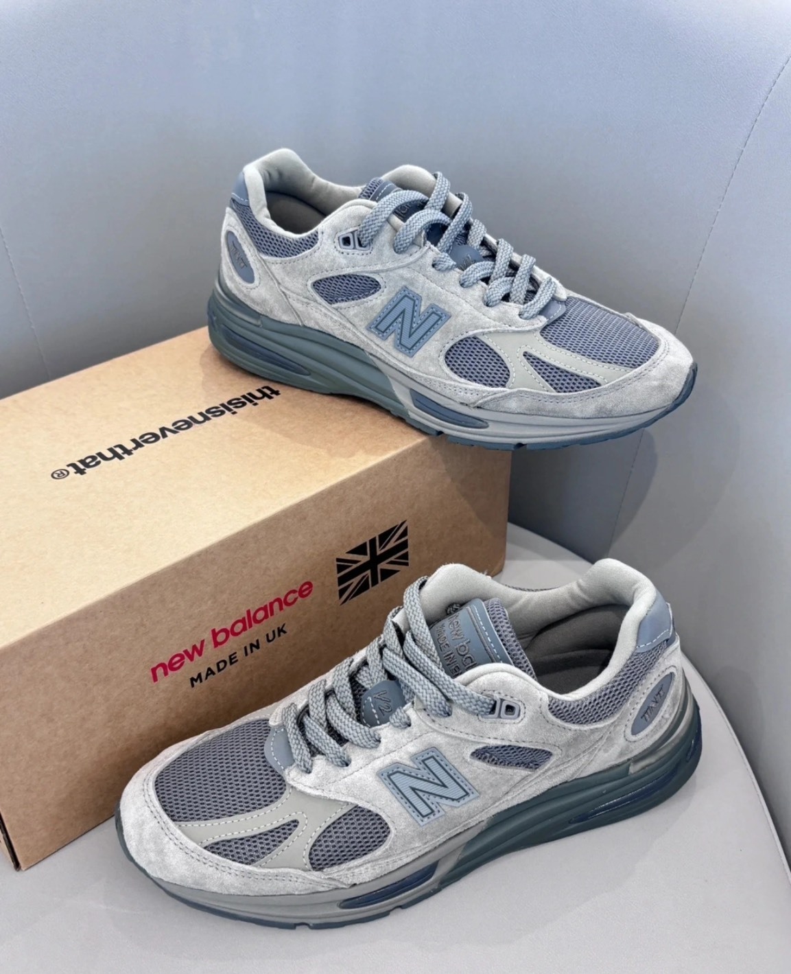 Thisisneverthat x New Balance 991v2 灰色跑步鞋 男款