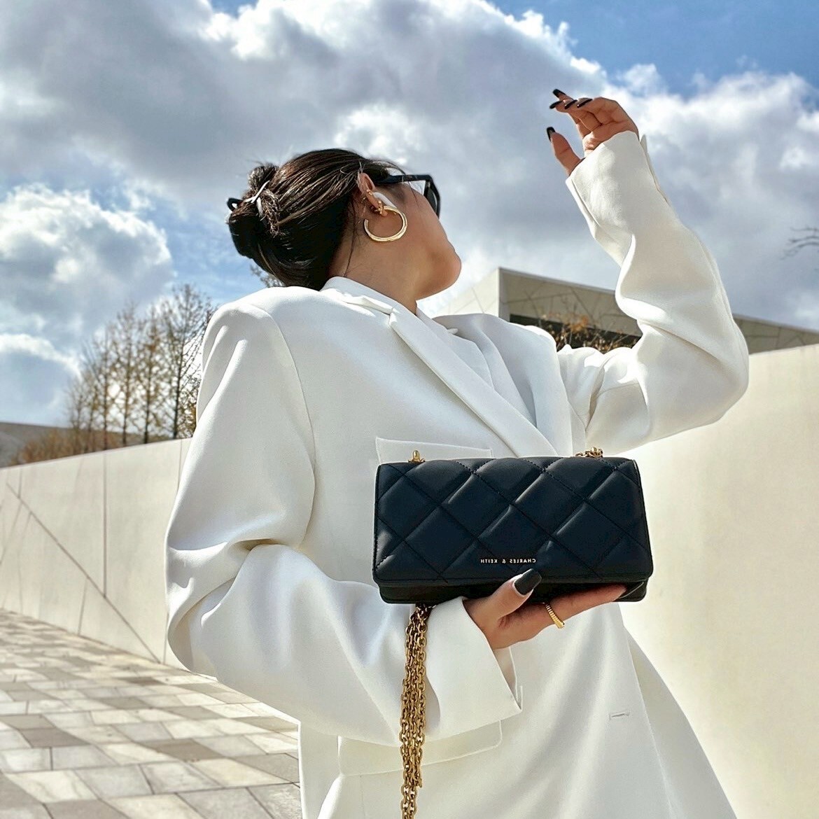 CHARLES & KEITH 小CK 菱格紋WOC 鍊條包 經典黑/奶油白 側背包 肩背包