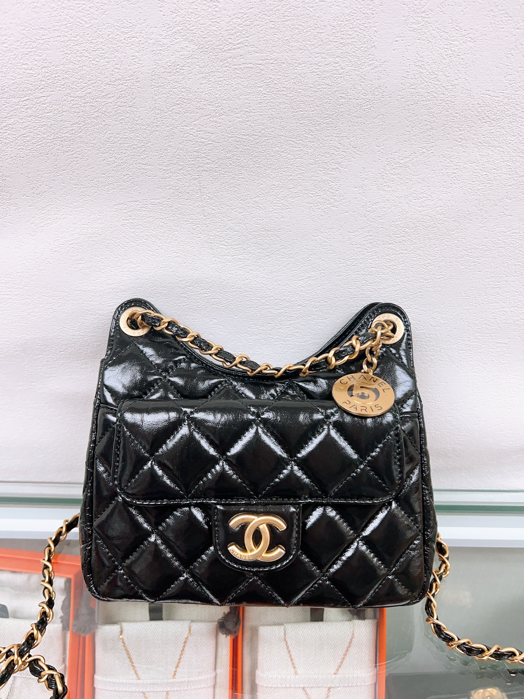 Chanel wavy hobo small black GHW 天貓精靈