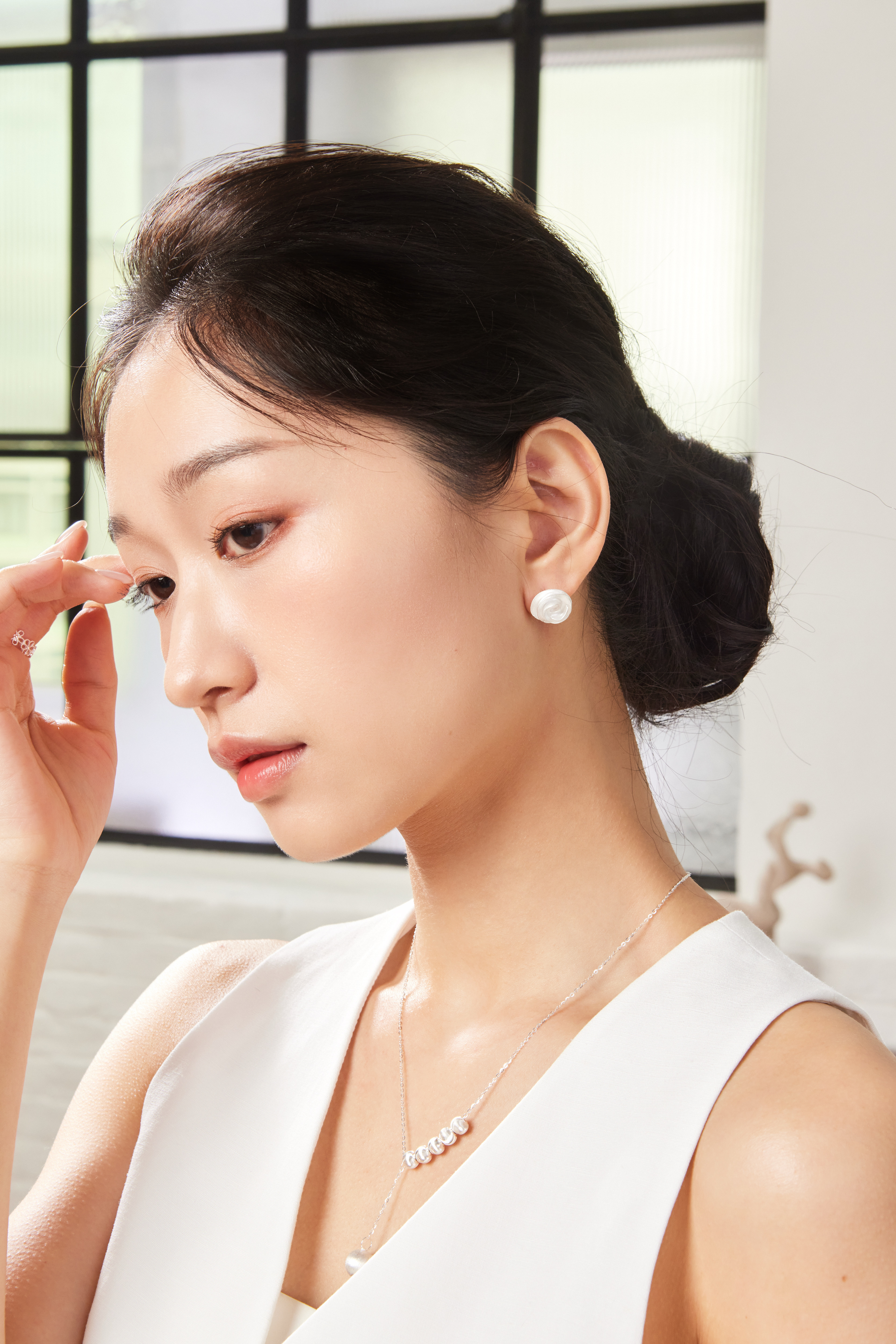 E2076  |  純銀磨砂玫瑰耳環