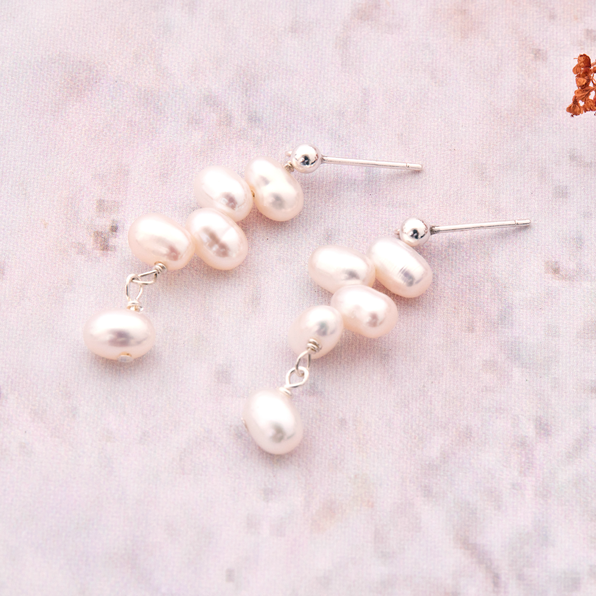 E2132  |  純銀垂墜淡水珍珠耳環