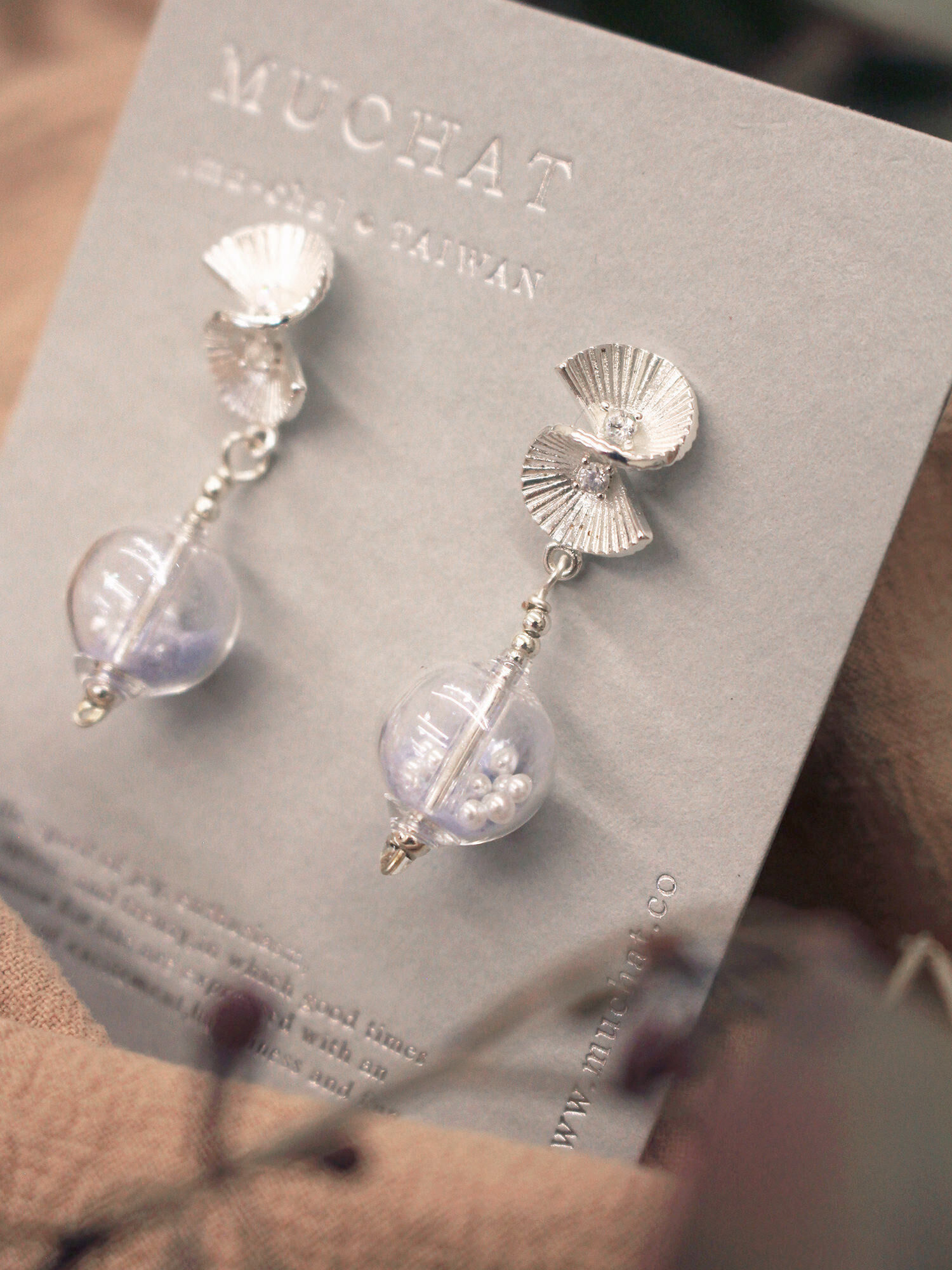 【婚紗聯名】灰色的雨。MUCHAT手作鋯石珍珠玻璃球純銀針耳環