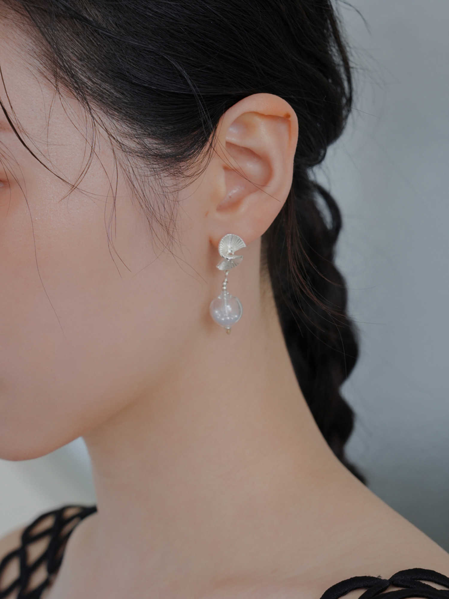 【婚紗聯名】灰色的雨。MUCHAT手作鋯石珍珠玻璃球純銀針耳環