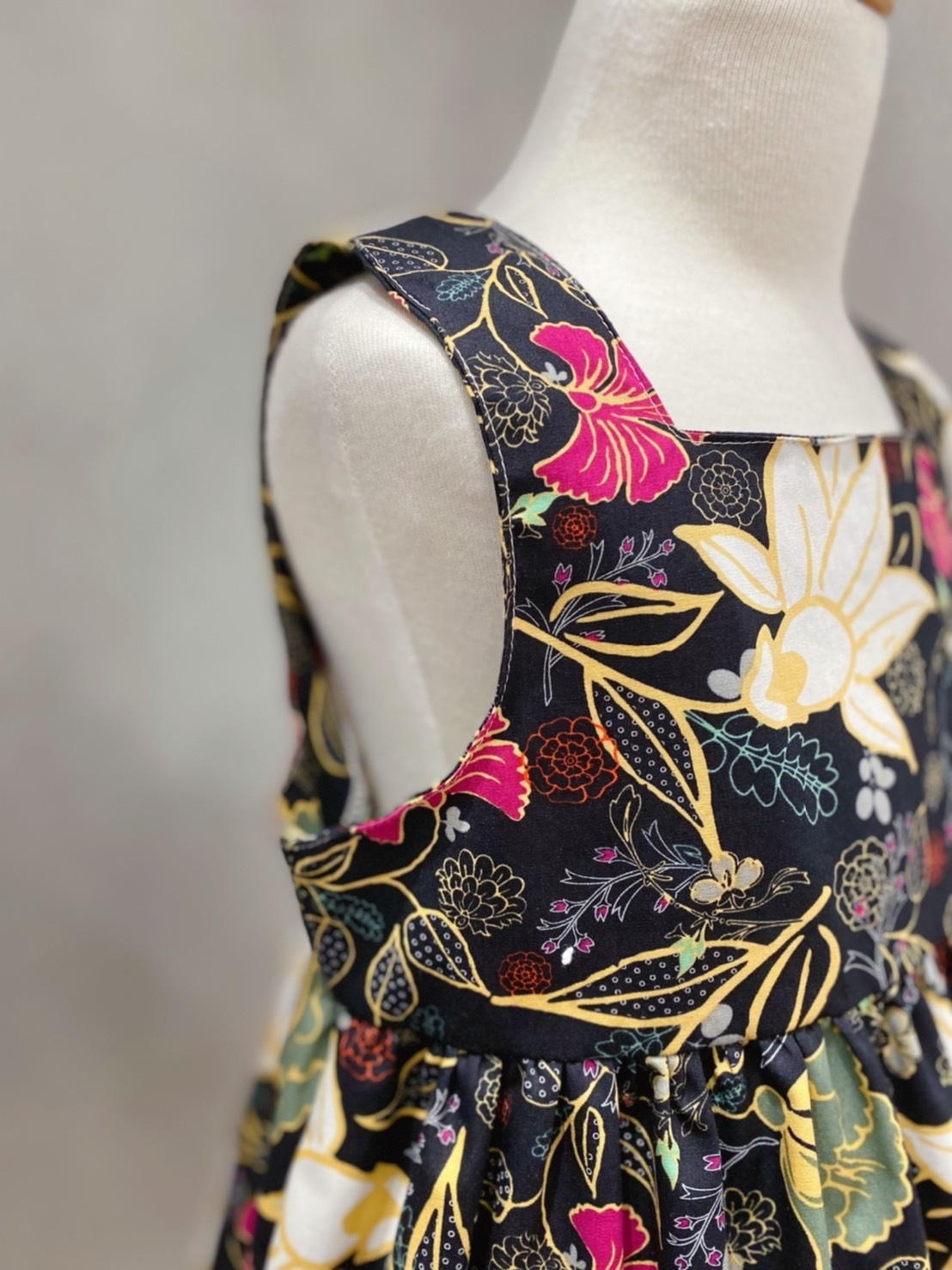 AGF黑色金花卉 方方背心魚尾長洋裝(90)