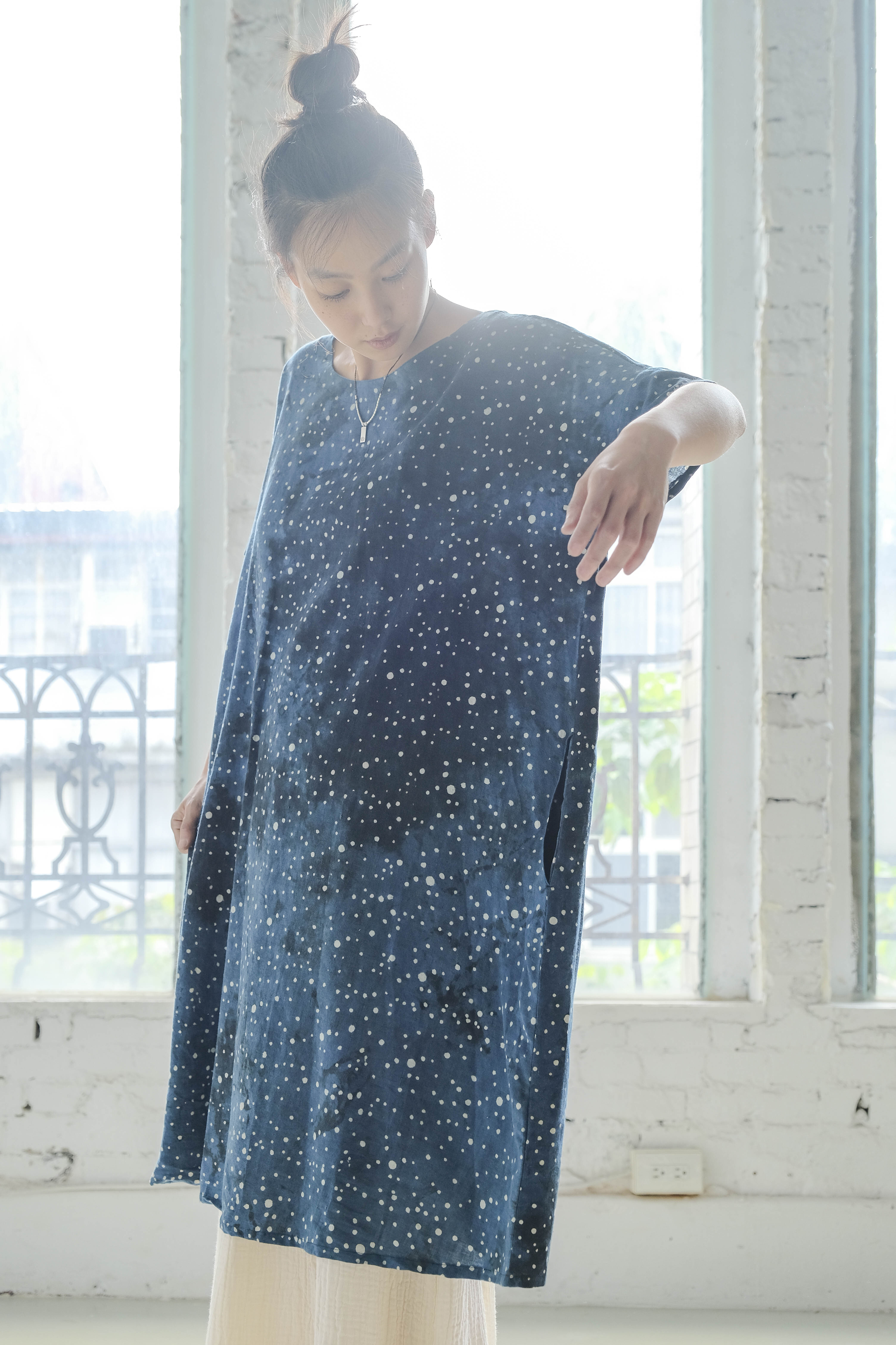 Kachua 落肩寬領上衣洋裝 宇宙星點