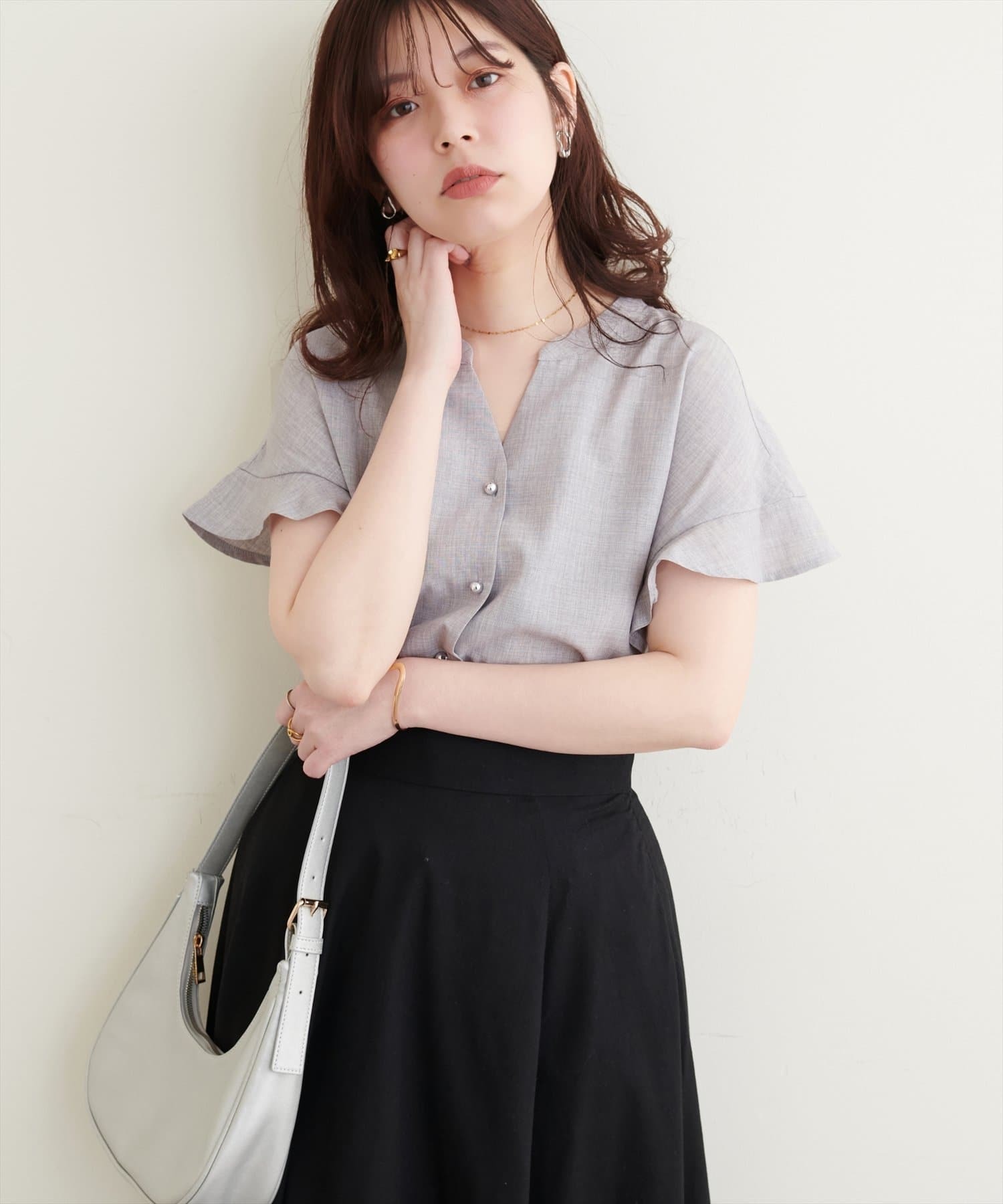 natural couture(ナチュラルクチュール)  麻調合繊フリル袖ブラウス灰（0351040520）