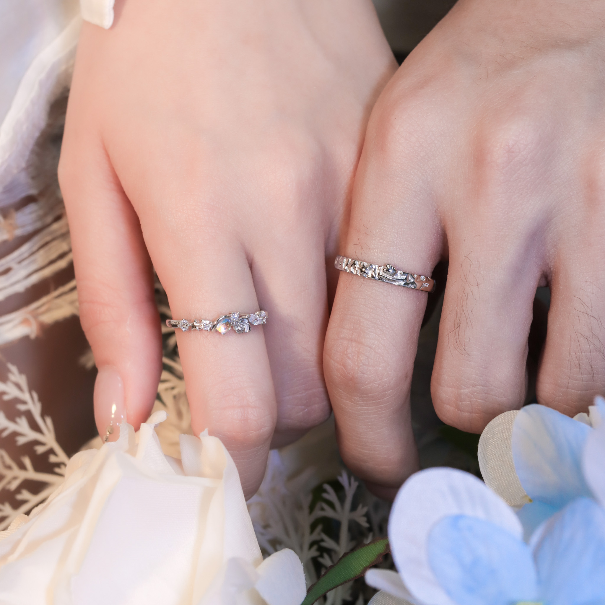 | 925純銀・ 厚鍍白金・琉璃 | 灌溉愛意童話情侶戒指（男款/女款） | RI0842 |