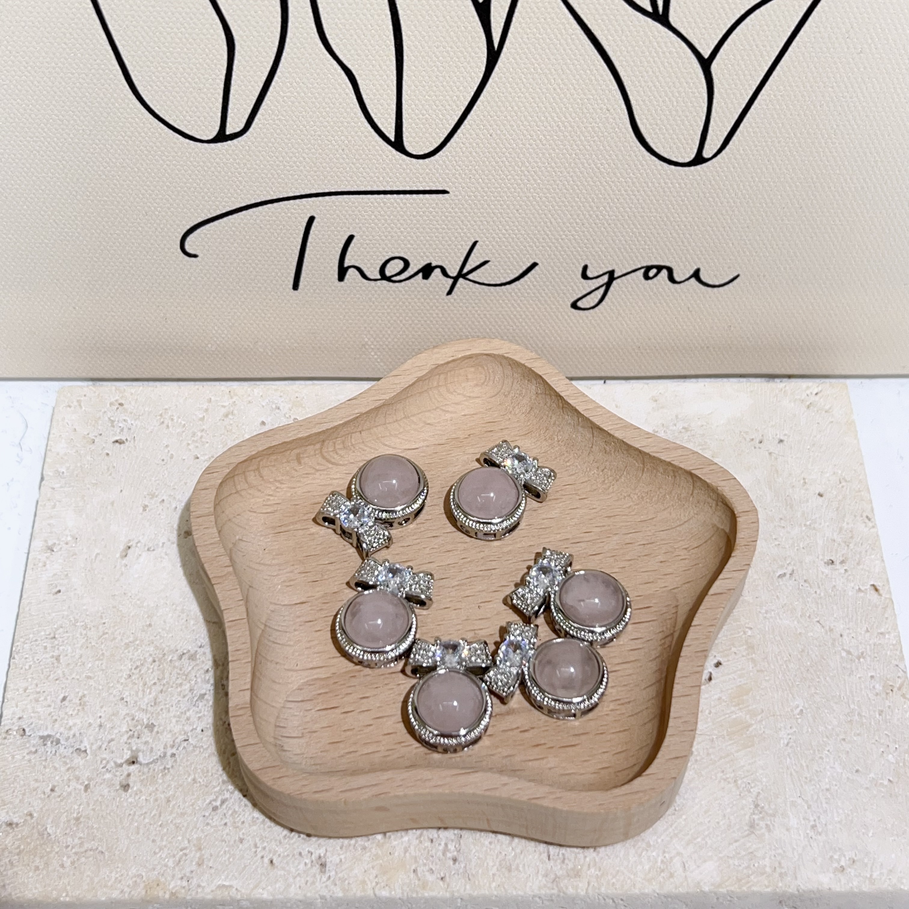 粉晶鑲鑽蝴蝶結圓形吊墜