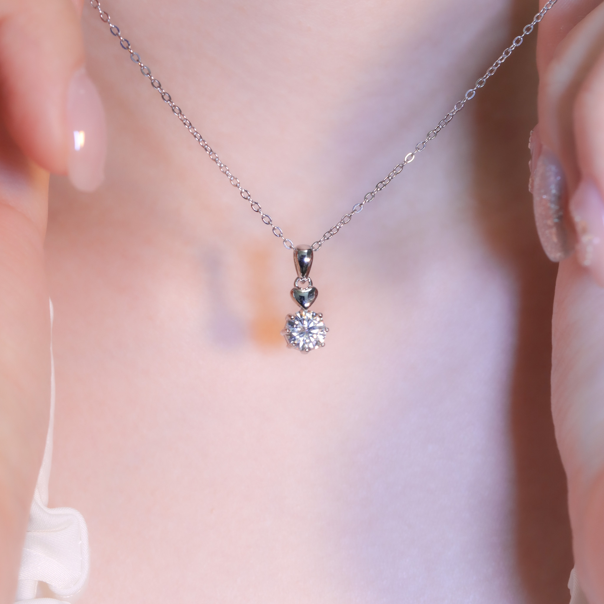 | 925純銀・厚鍍白金・莫桑石 | 貼心愛意項鍊 | NE1361 |