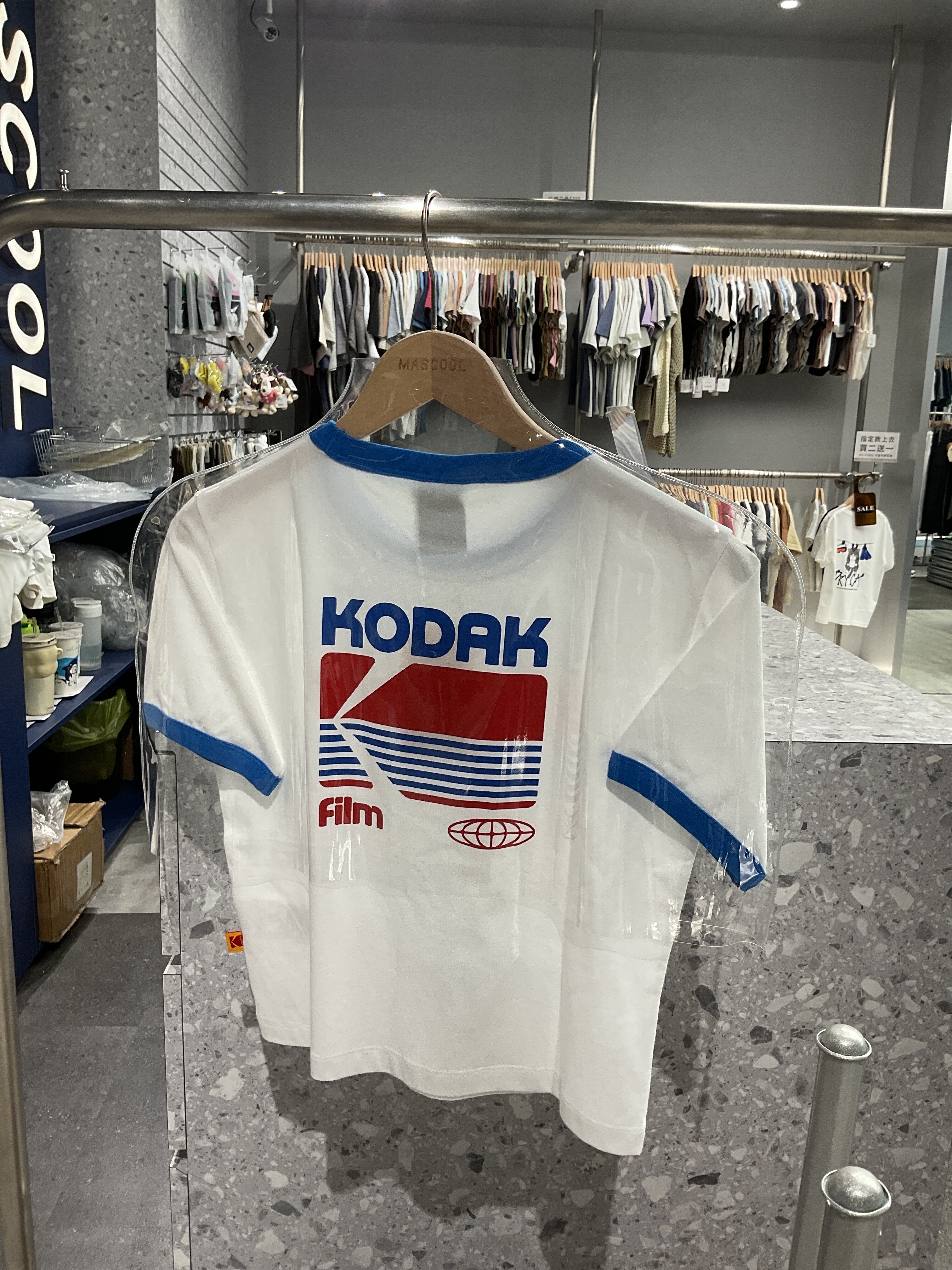 KODAK刺繡滾邊短版上衣 (K5222LRS54)