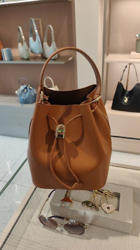[E] FURLA BRANDY WB01599 BX3628 RY000 LEVANTE S BUCKET BAG, 8050597601137 (EF56)