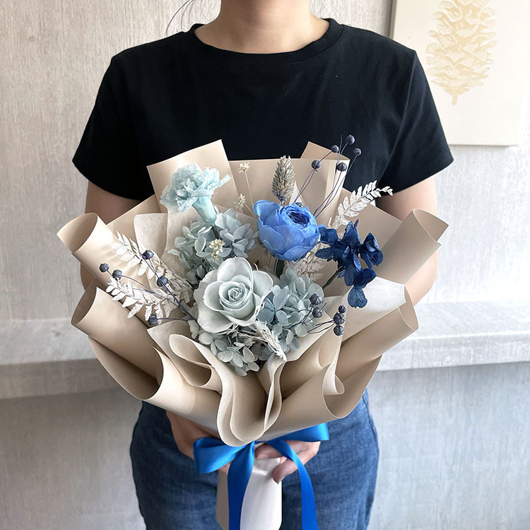 我們的藍調時光 ・藍玫瑰永生花束・現貨・附提袋・可宅配（外縣市限本島)