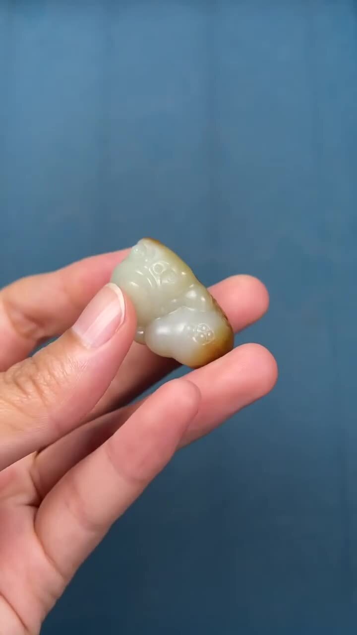 428214 和田玉籽料金蟾獻寶