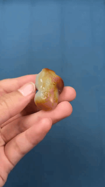 428214 和田玉籽料金蟾獻寶