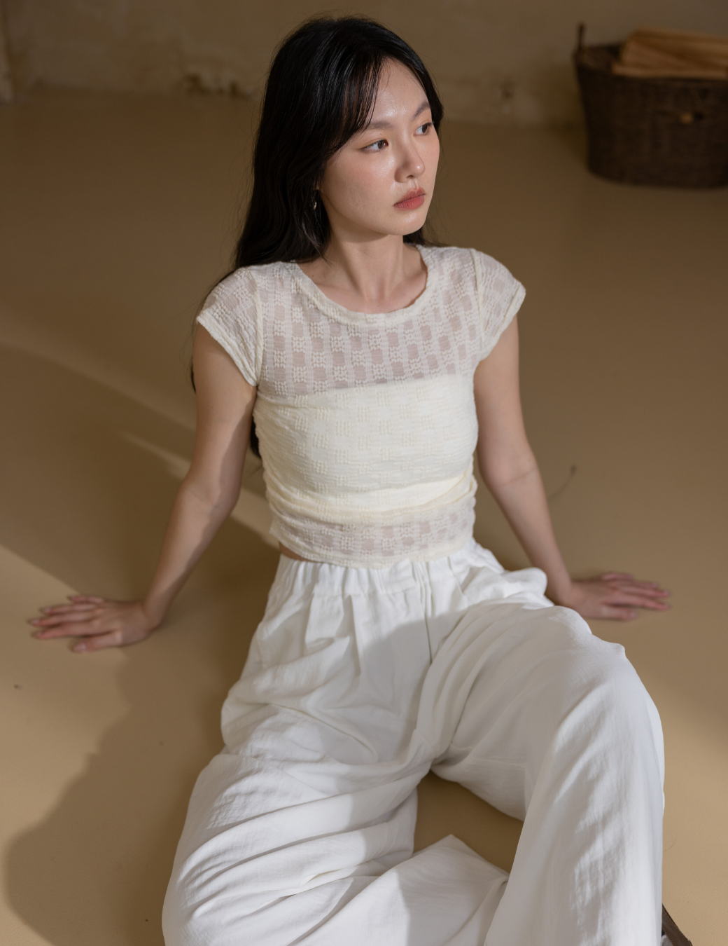 小花抓皺透膚短上衣（米白色/2尺寸）