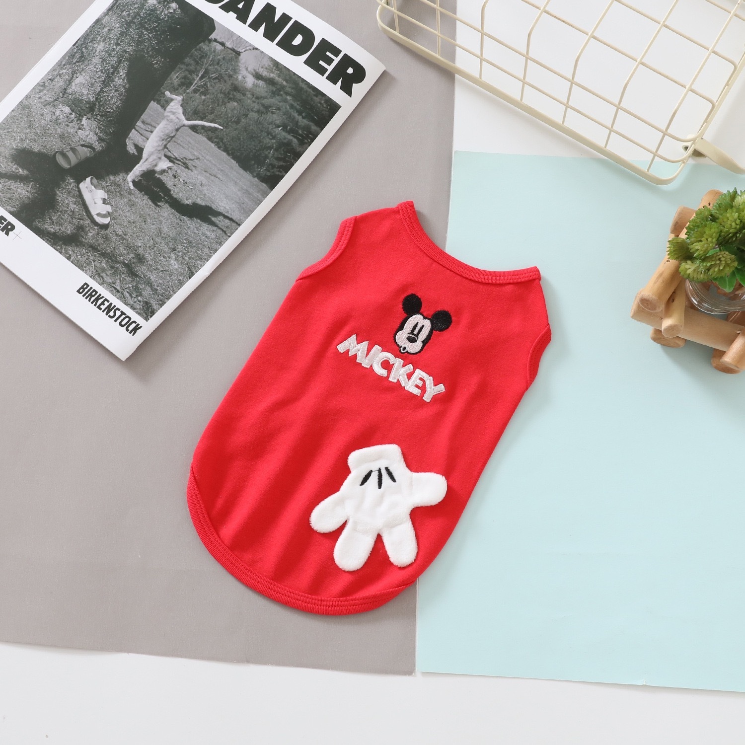 宠物衣服卡通刺绣 卡通背心 尺寸表在最后一张图