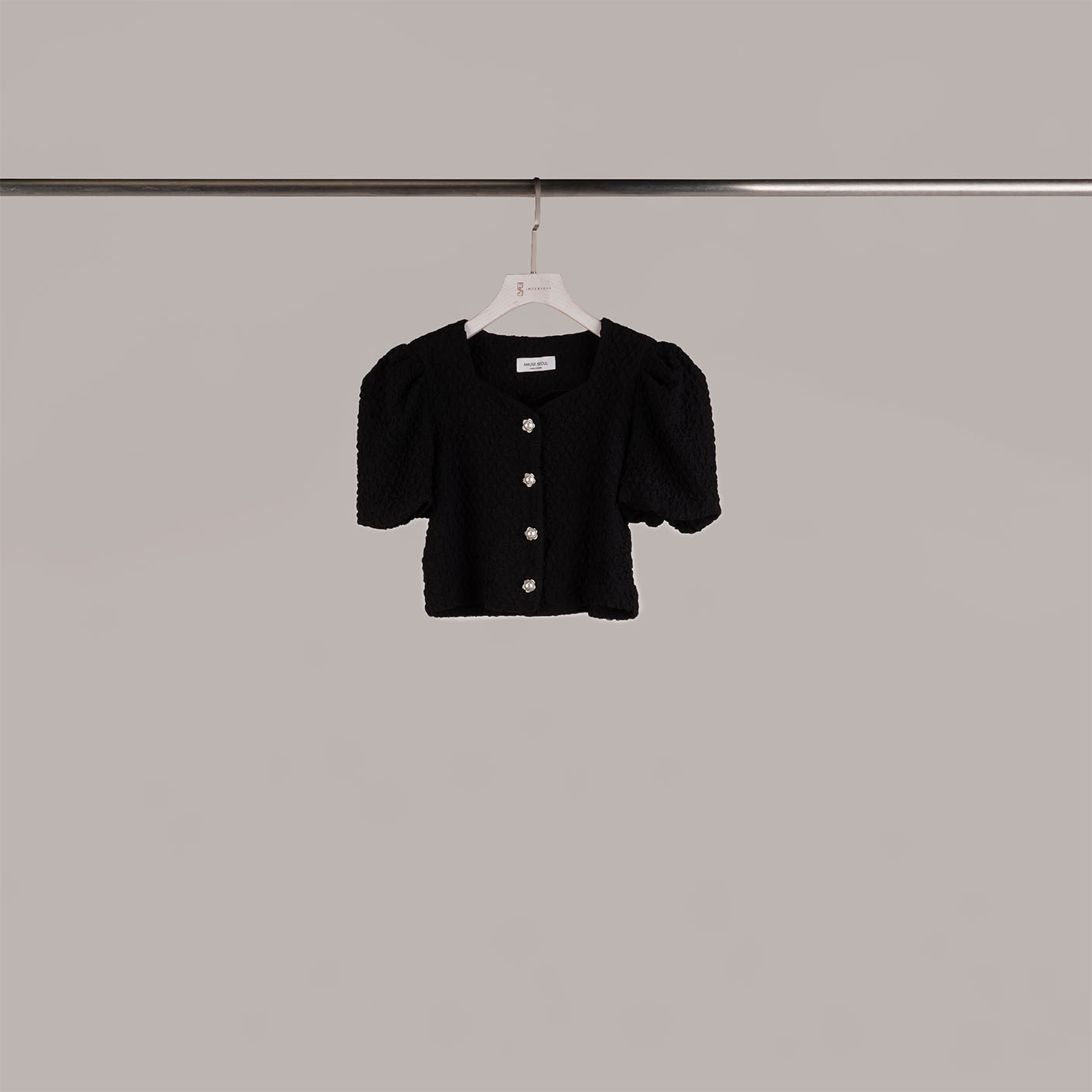 質感珍珠花釦泡泡衫 | 2色