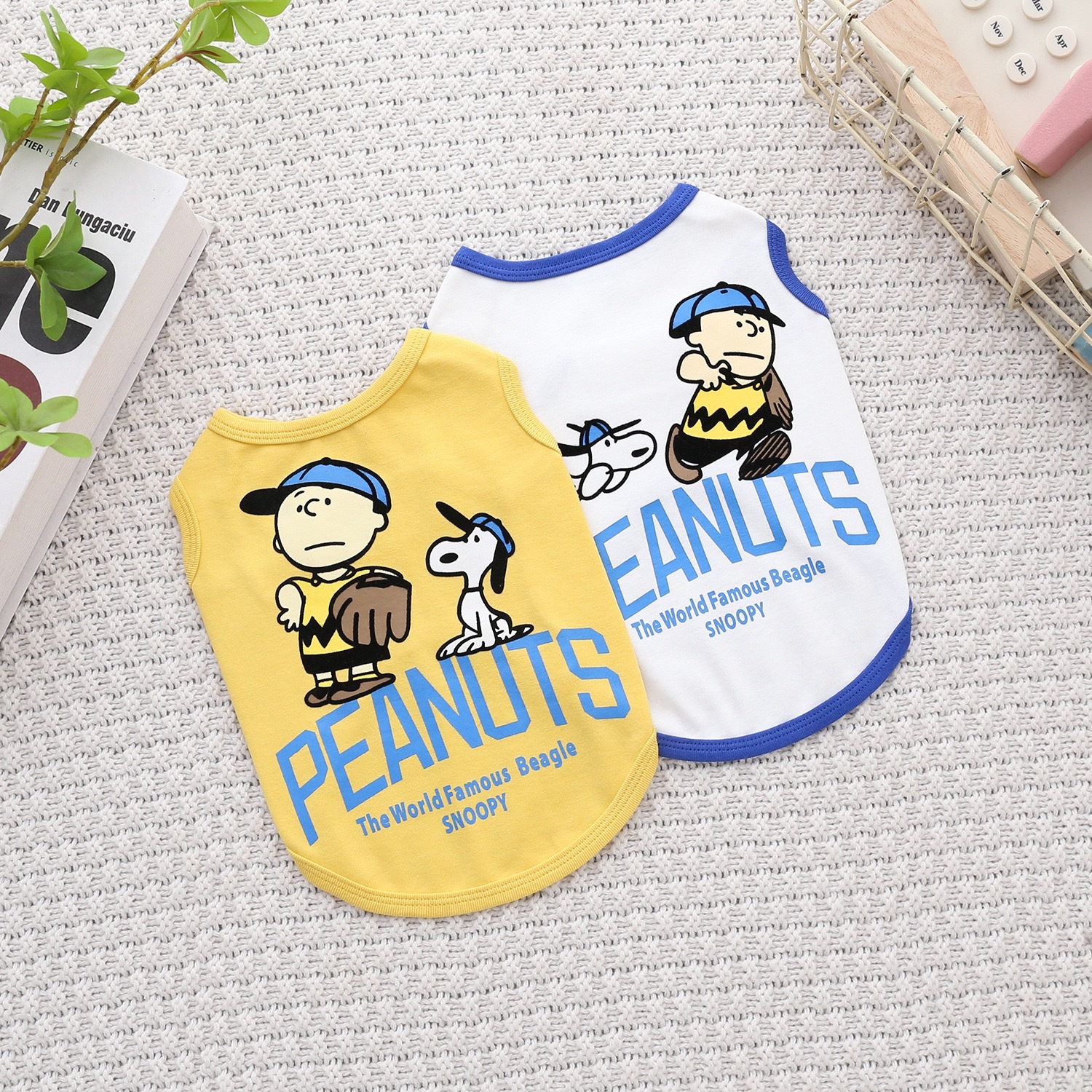 宠物衣服卡通刺绣 卡通背心 尺寸表在最后一张图