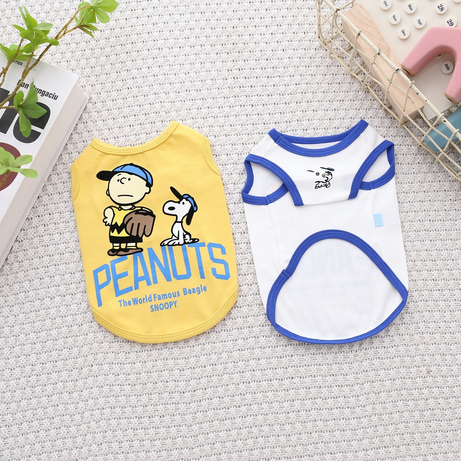 宠物衣服卡通刺绣 卡通背心 尺寸表在最后一张图