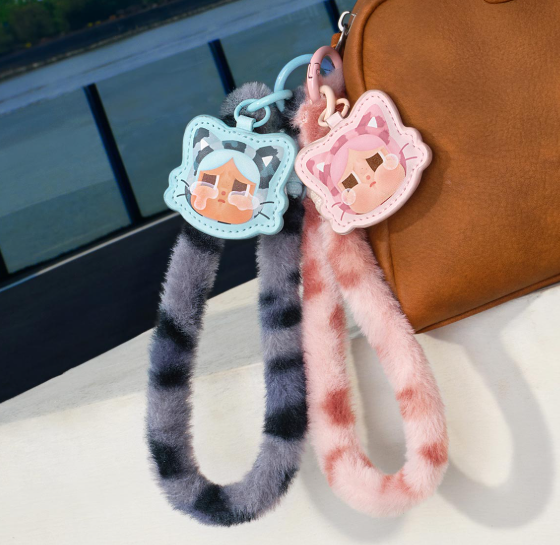 POPMART CRYBABY 豹紋貓貓 - 手機掛繩盲盒 (H5 PO554)