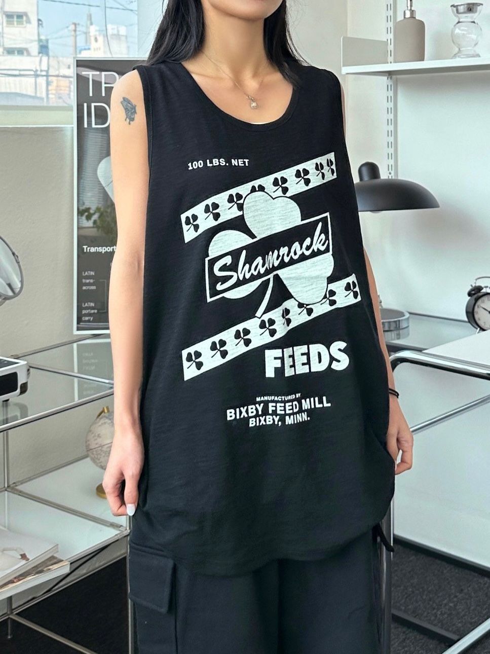 英文字圖案背心 V989