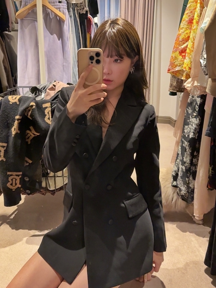 Vogue 職場菁英 俐落感修身西裝外套