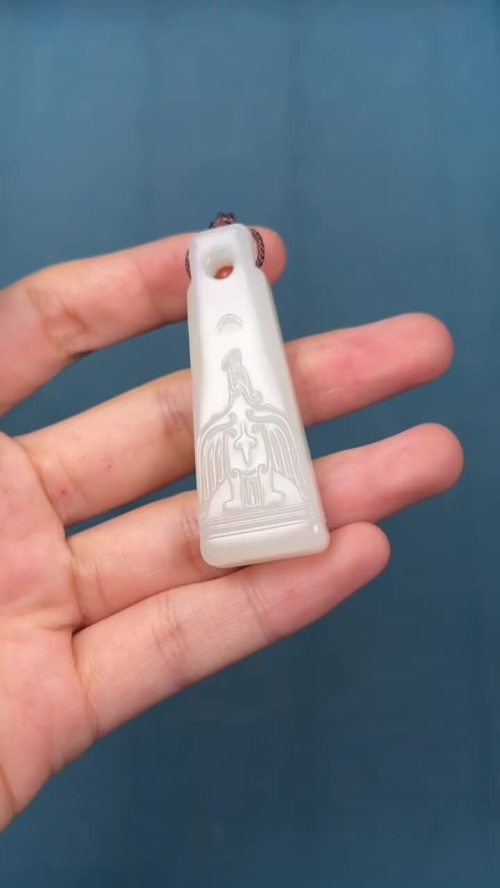 428216 和田玉籽料鷹擊長空