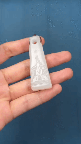 428216 和田玉籽料鷹擊長空