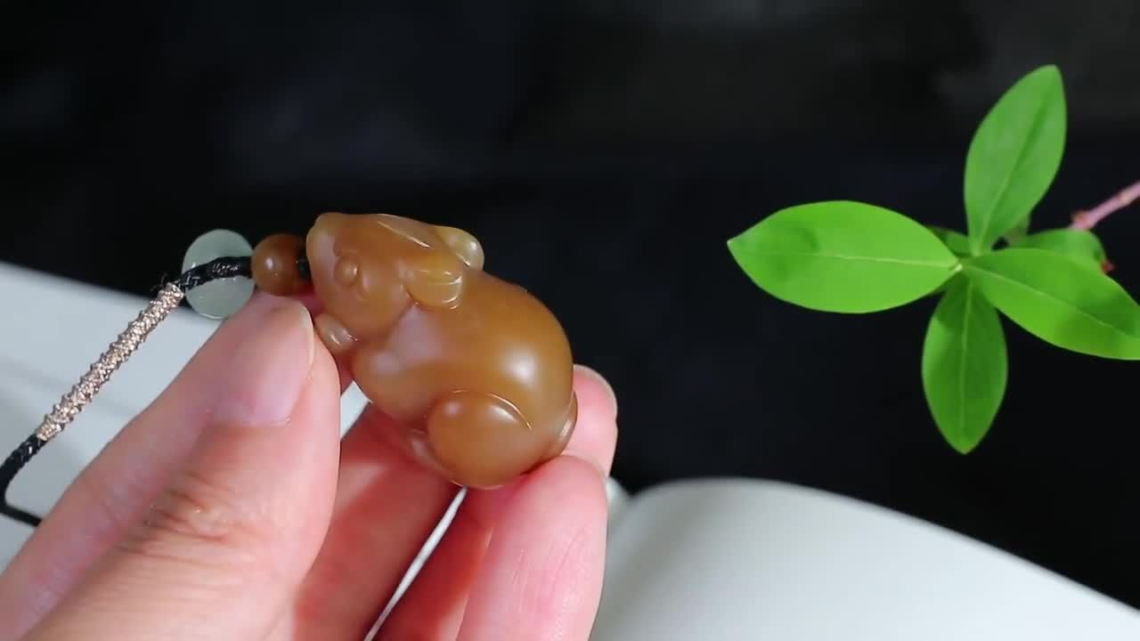 428764 和田玉且末糖生肖鼠