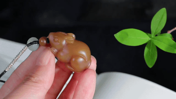 428764 和田玉且末糖生肖鼠