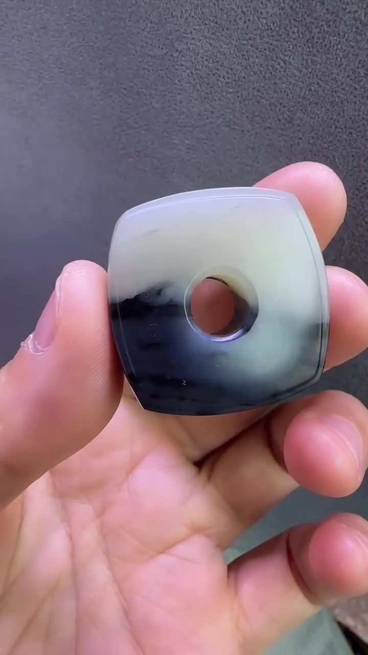 428765 和田玉青花方扣