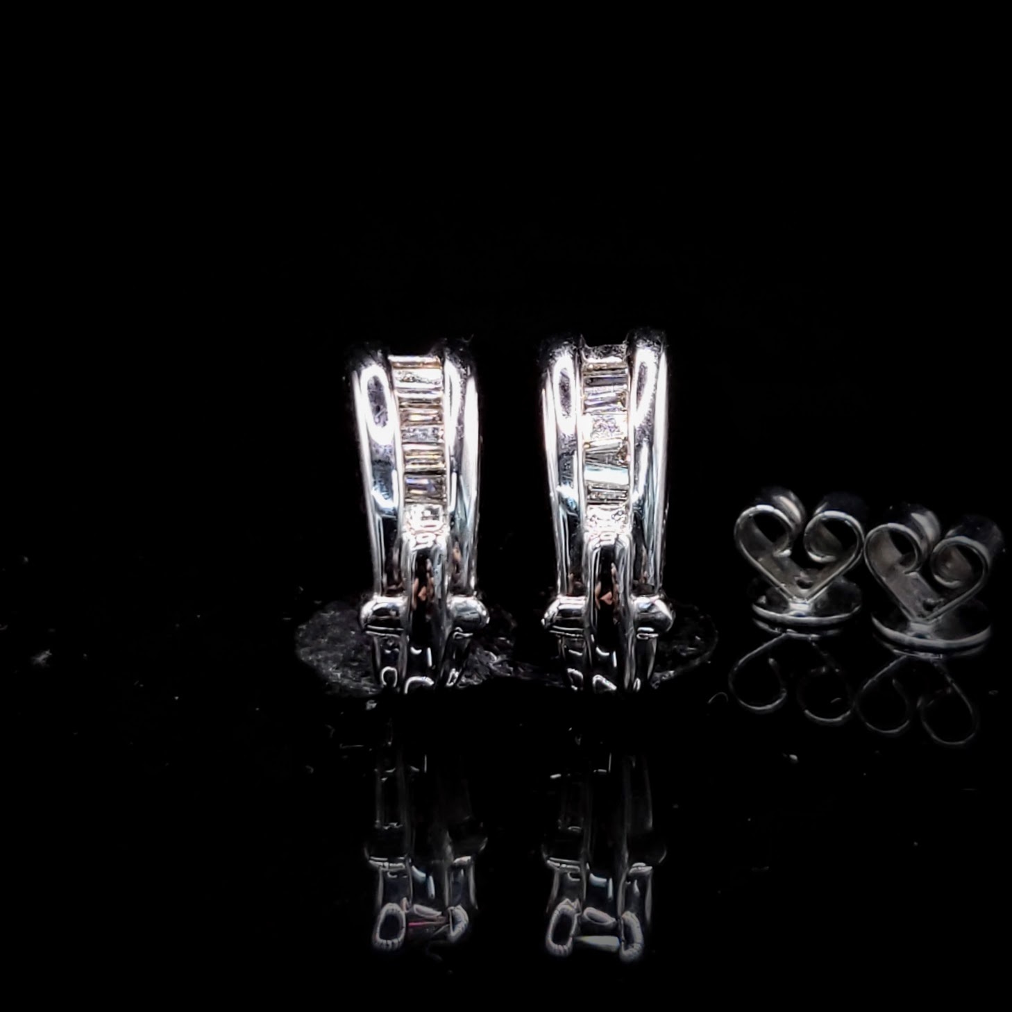 18K White Gold 0.23ct Tapered Cut Diamond Earrings