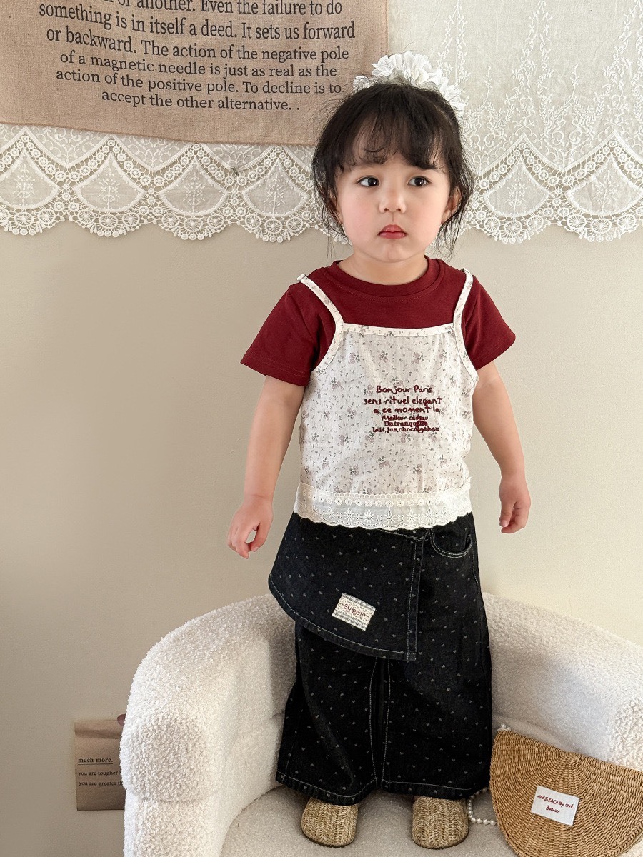 字母吊帶碎花上衣