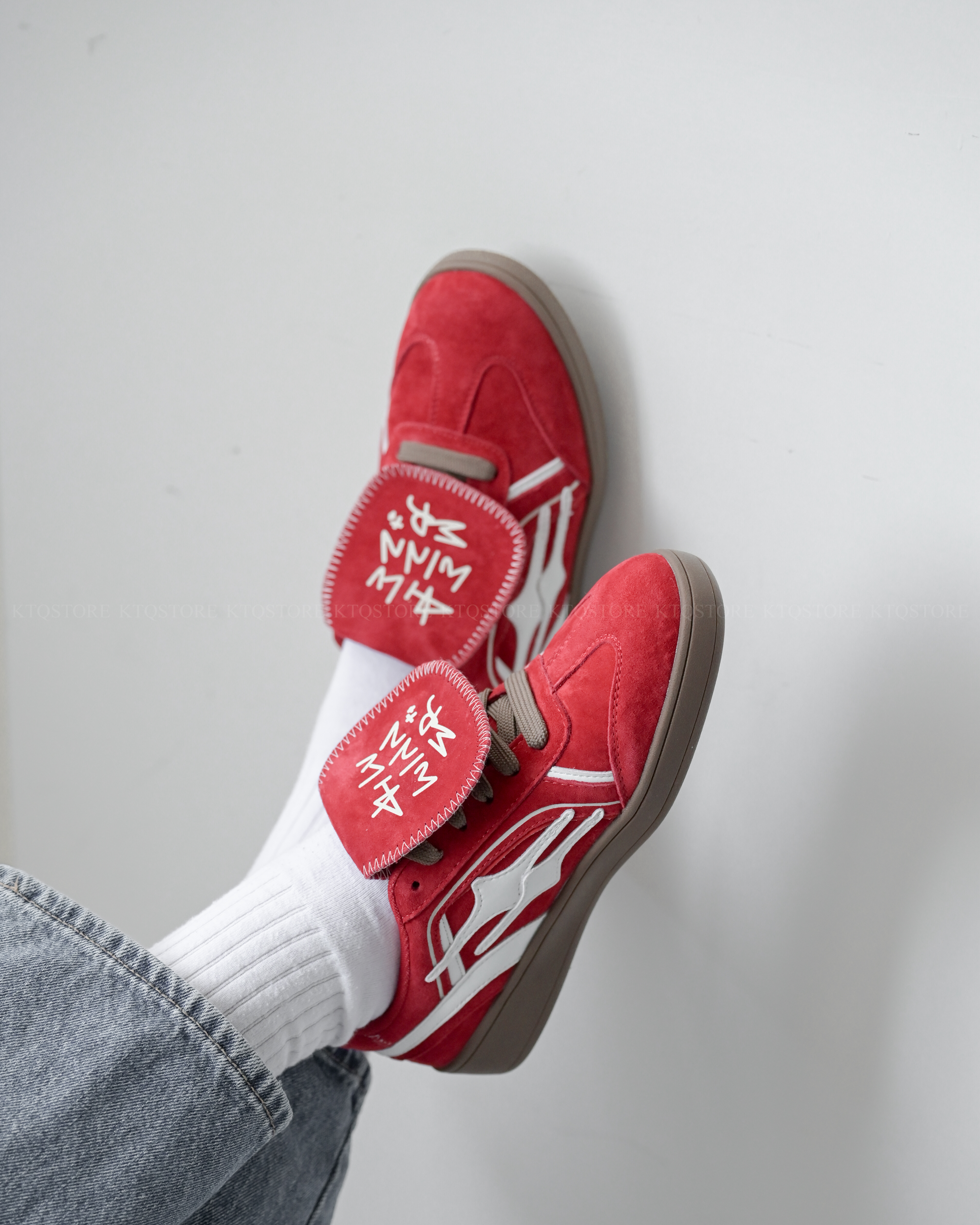 KTQ STORE ‧  Killwinner 紅絲絨 德訓鞋 紅焦糖底 男女款 情侶鞋 KWDX240201