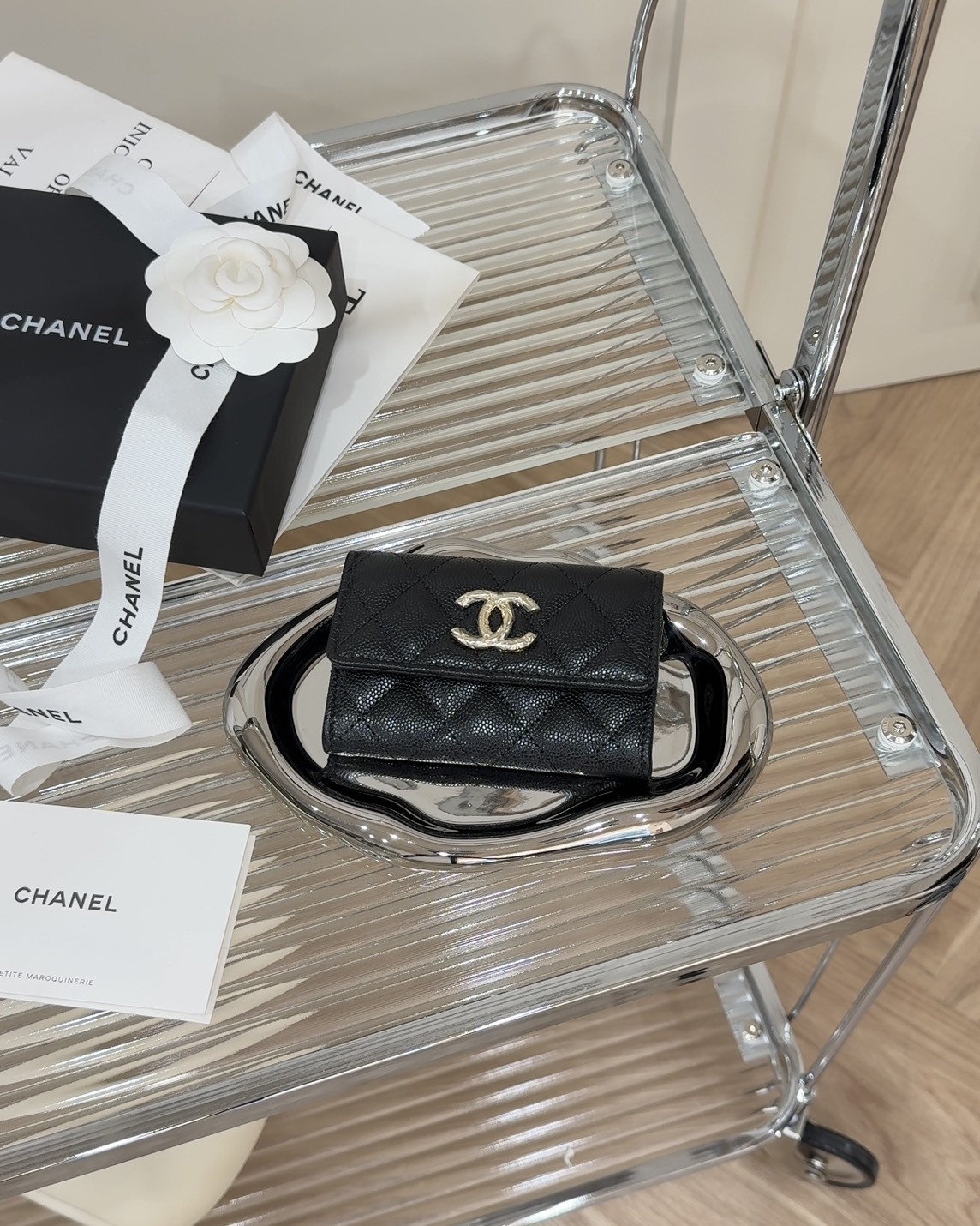 CHANEL｜雕花雙C扣單層卡包 黑色